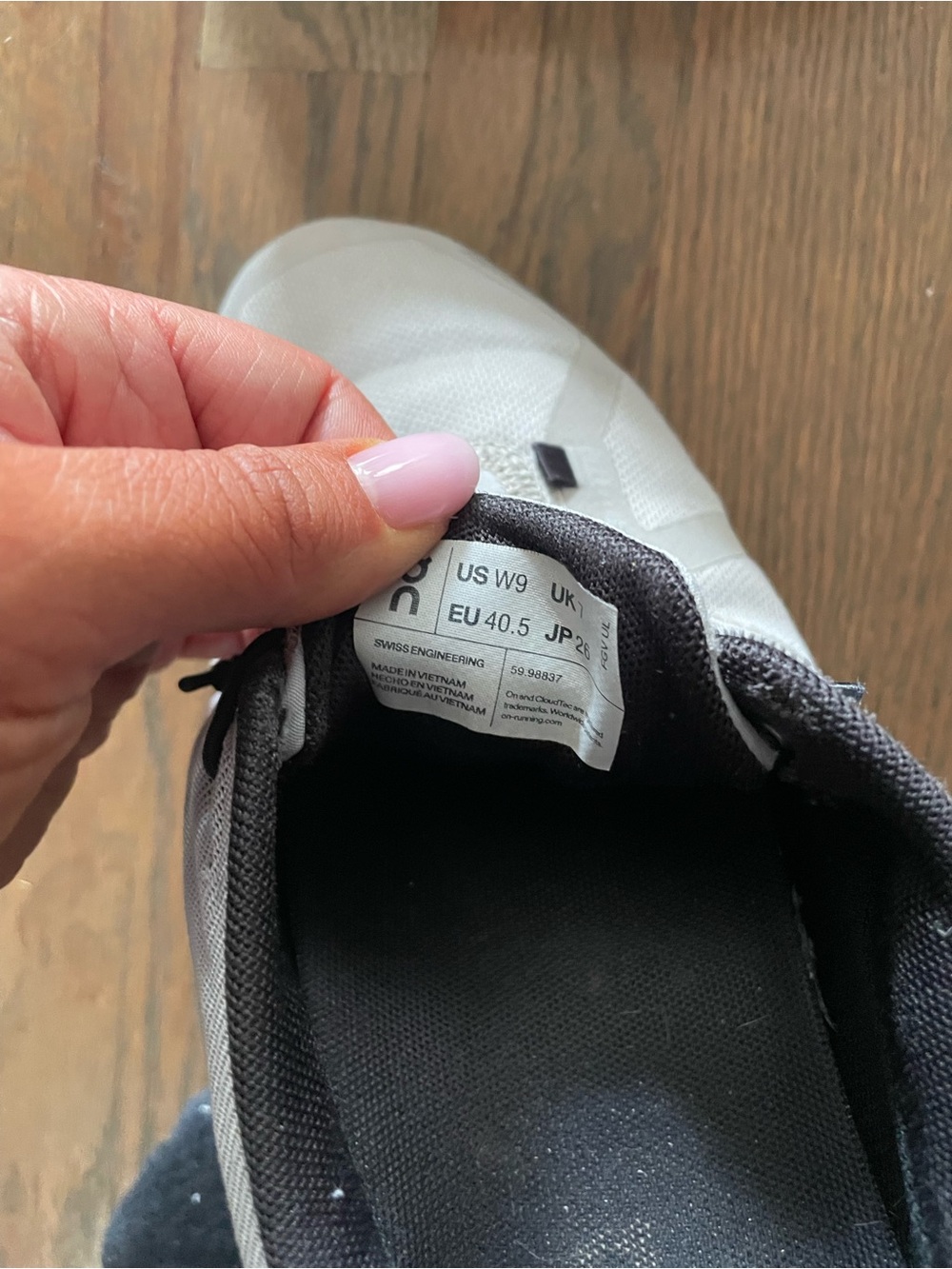 On Running Women's Weatherproof Athletic Shoe - Light Gray/Black